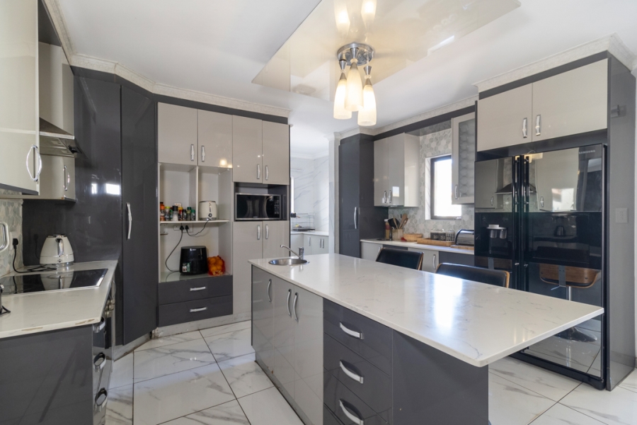 5 Bedroom Property for Sale in Estate D Afrique North West